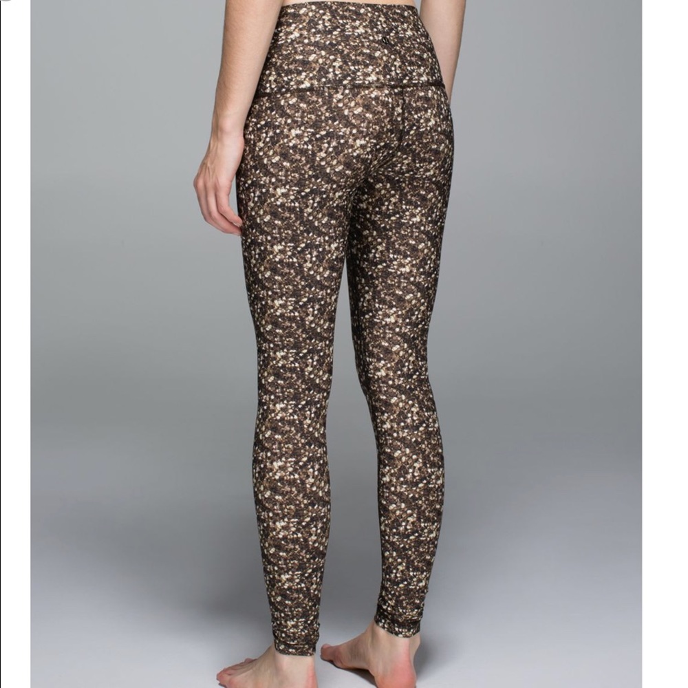Lululemon high rise Wunder Unders shine tights.